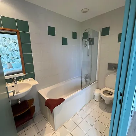 L Hemisphere Hotel *