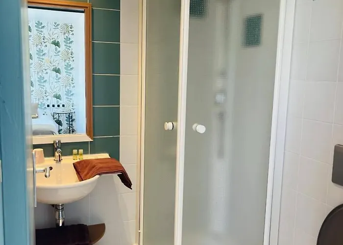 L'hemisphere Hotel *